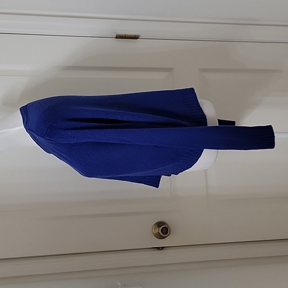 Divided Size M Short (almost Cropped) Boxy Cobalt Blue Long Sleeve Sweater - Picture 3 of 11